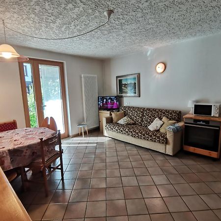 Apartamento Mansarda A Carciato, Trilocale In Montagna Dimaro Exterior foto