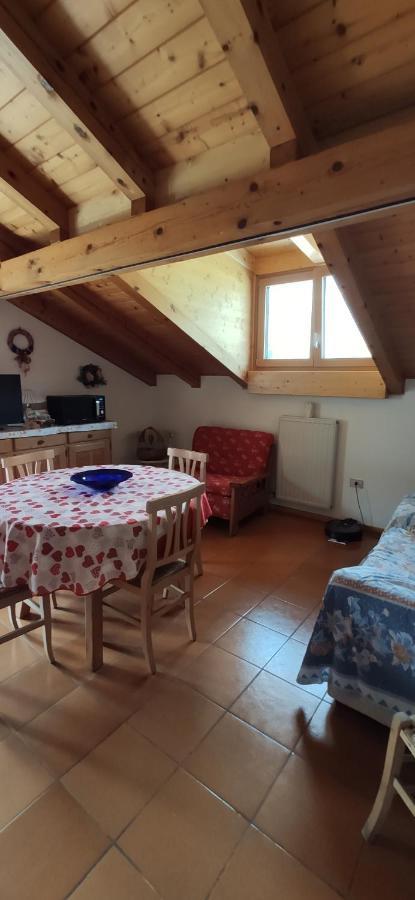 Apartamento Mansarda A Carciato, Trilocale In Montagna Dimaro Exterior foto