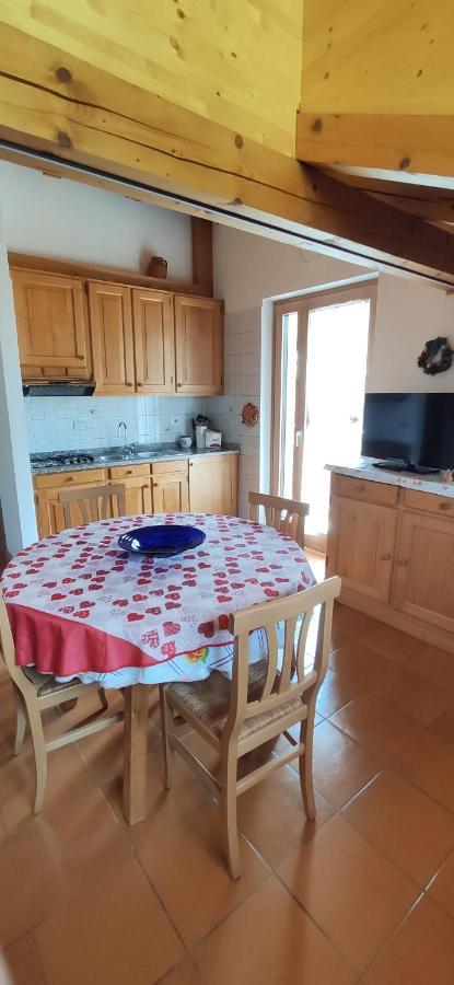 Apartamento Mansarda A Carciato, Trilocale In Montagna Dimaro Exterior foto