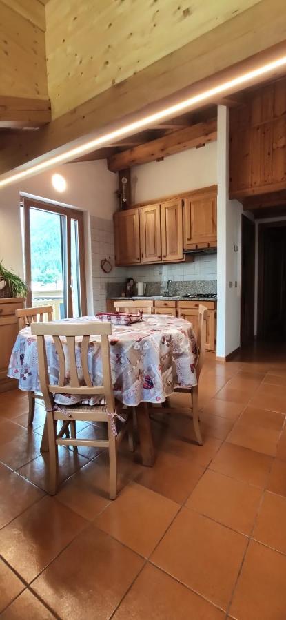 Apartamento Mansarda A Carciato, Trilocale In Montagna Dimaro Exterior foto