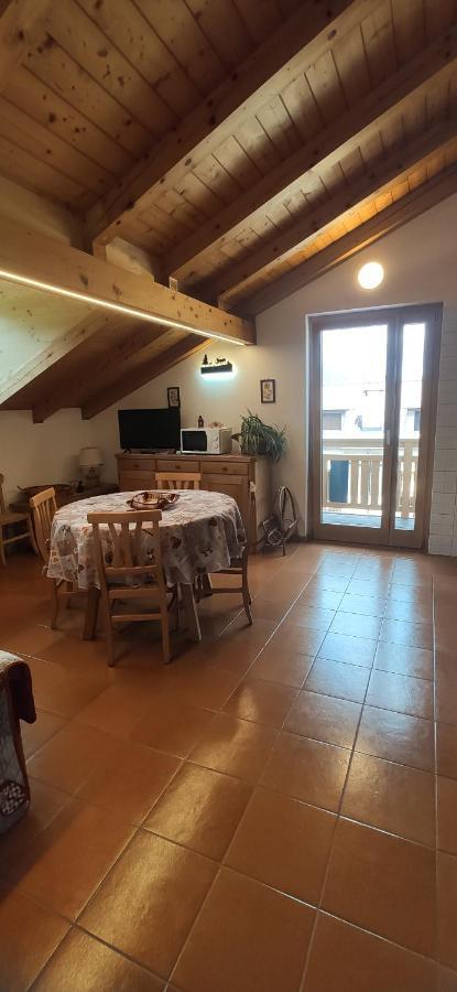 Apartamento Mansarda A Carciato, Trilocale In Montagna Dimaro Exterior foto
