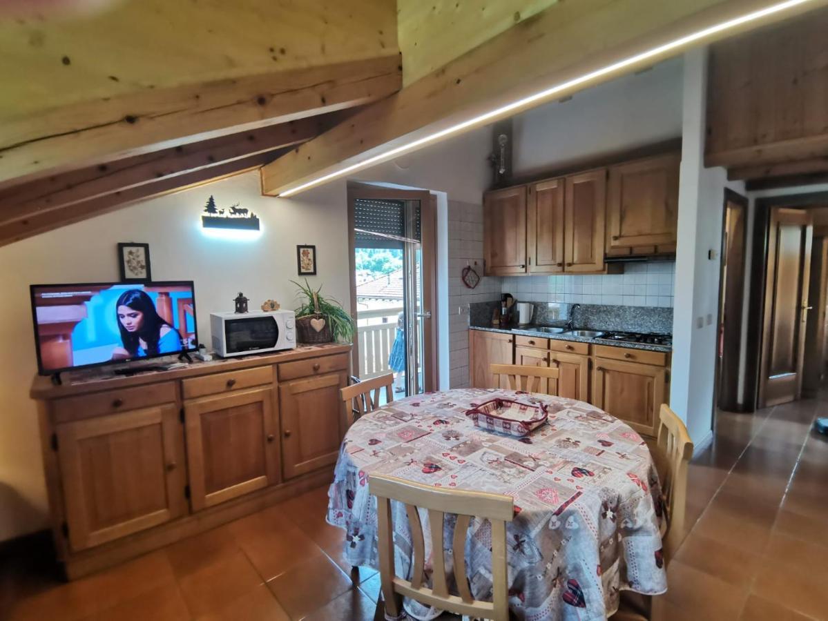 Apartamento Mansarda A Carciato, Trilocale In Montagna Dimaro Exterior foto