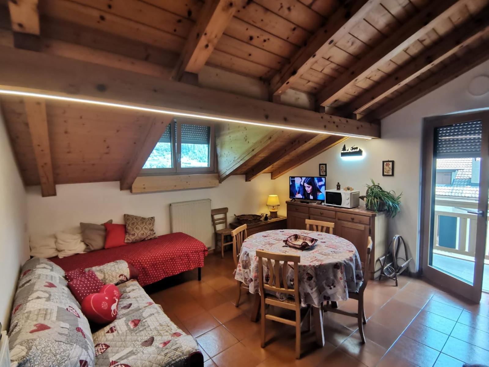 Apartamento Mansarda A Carciato, Trilocale In Montagna Dimaro Exterior foto