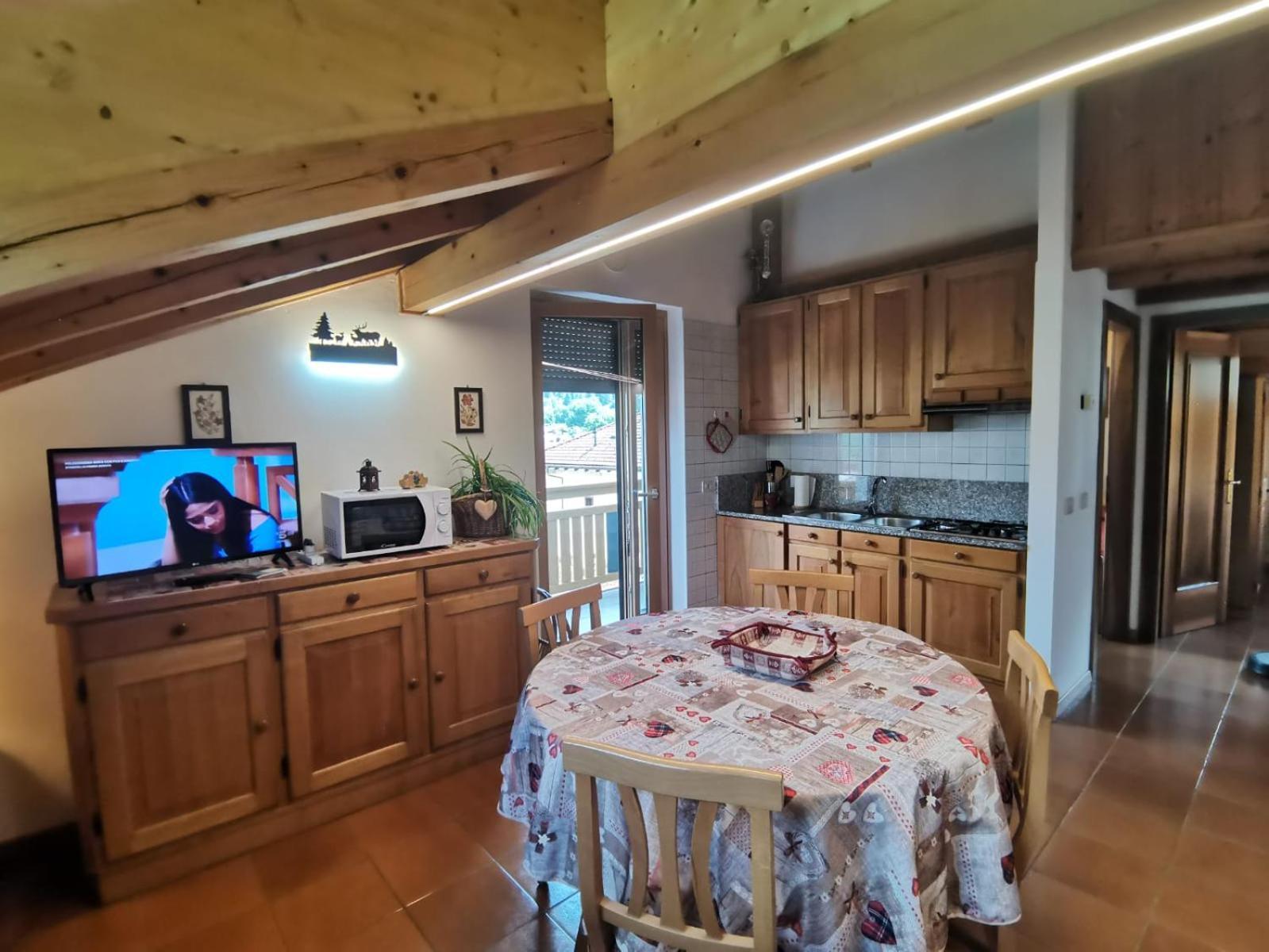 Apartamento Mansarda A Carciato, Trilocale In Montagna Dimaro Exterior foto