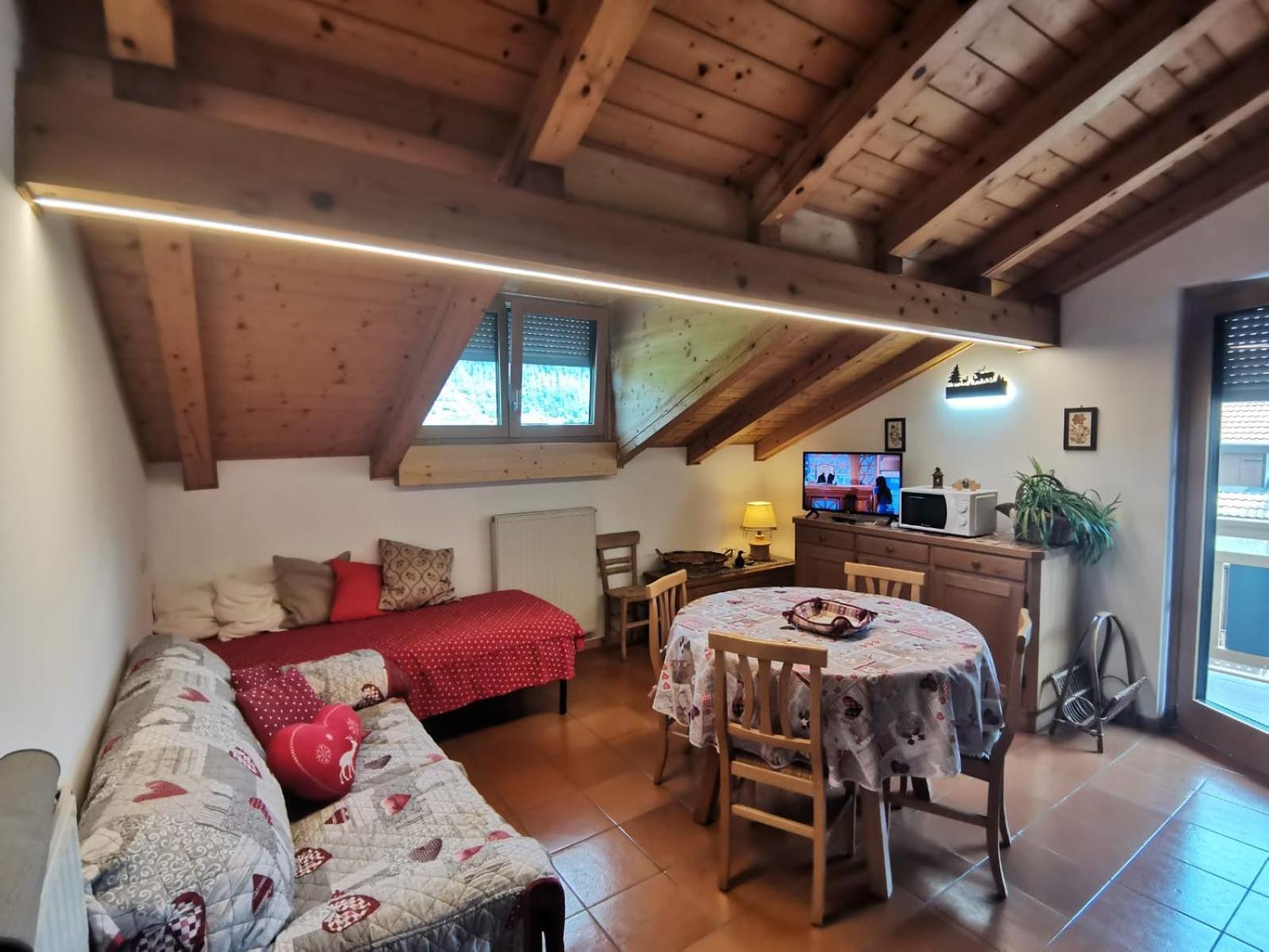 Apartamento Mansarda A Carciato, Trilocale In Montagna Dimaro Exterior foto