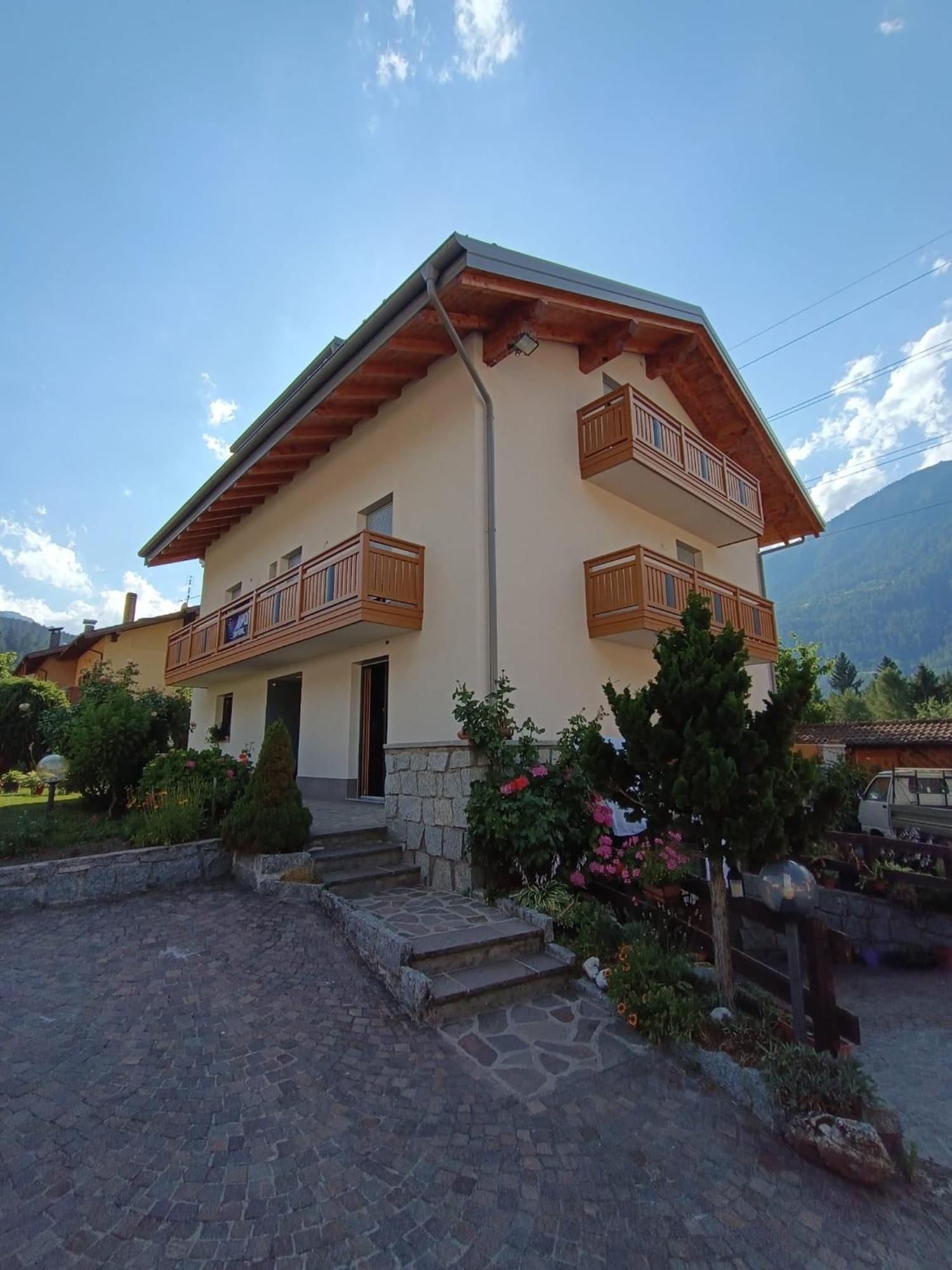 Apartamento Mansarda A Carciato, Trilocale In Montagna Dimaro Exterior foto