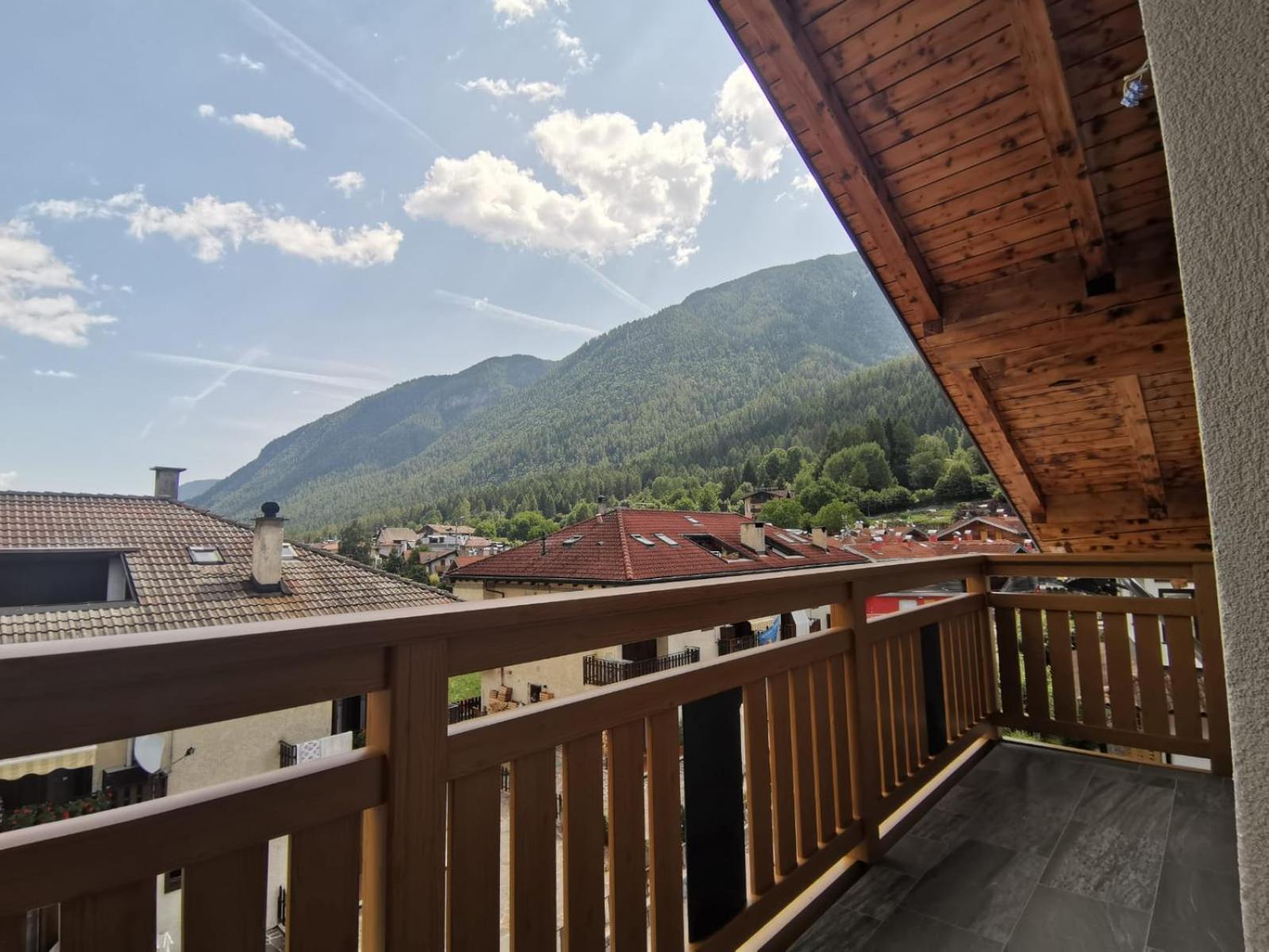 Apartamento Mansarda A Carciato, Trilocale In Montagna Dimaro Exterior foto